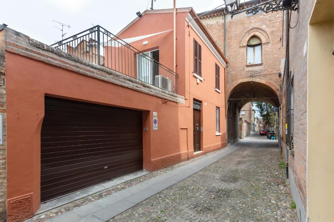Ferrara Casa Dell'Archivolto Con Garage Apartment Bagian luar foto