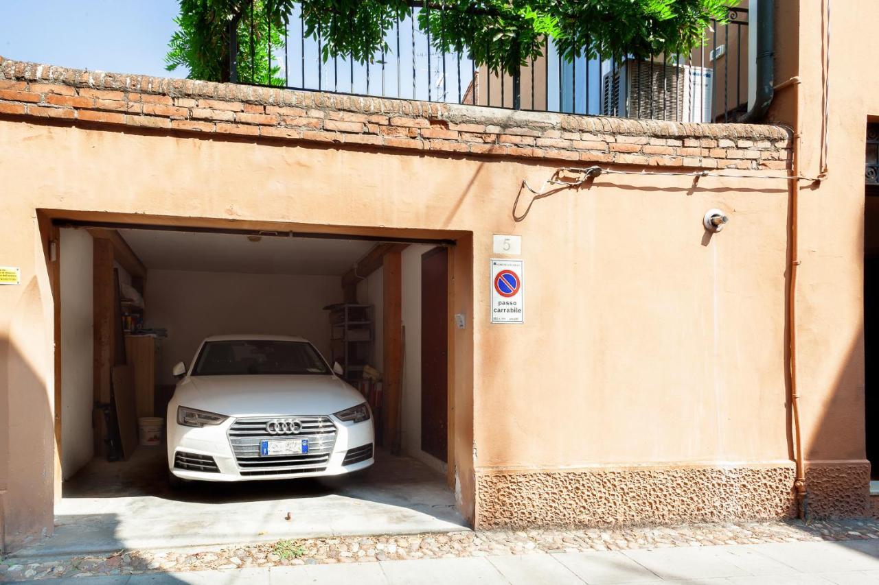 Ferrara Casa Dell'Archivolto Con Garage Apartment Bagian luar foto